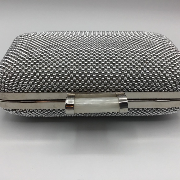 Jessica McClintock Silver Beaded Clamshell Shoulder Purse Converts to Clutch - Picture 7 of 7